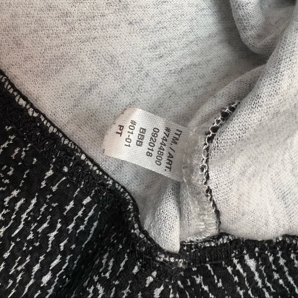 BLACK/WHITE🖤FUNNEL Neck Sweatshirt Sweater Top Size M - Picture 10 of 10